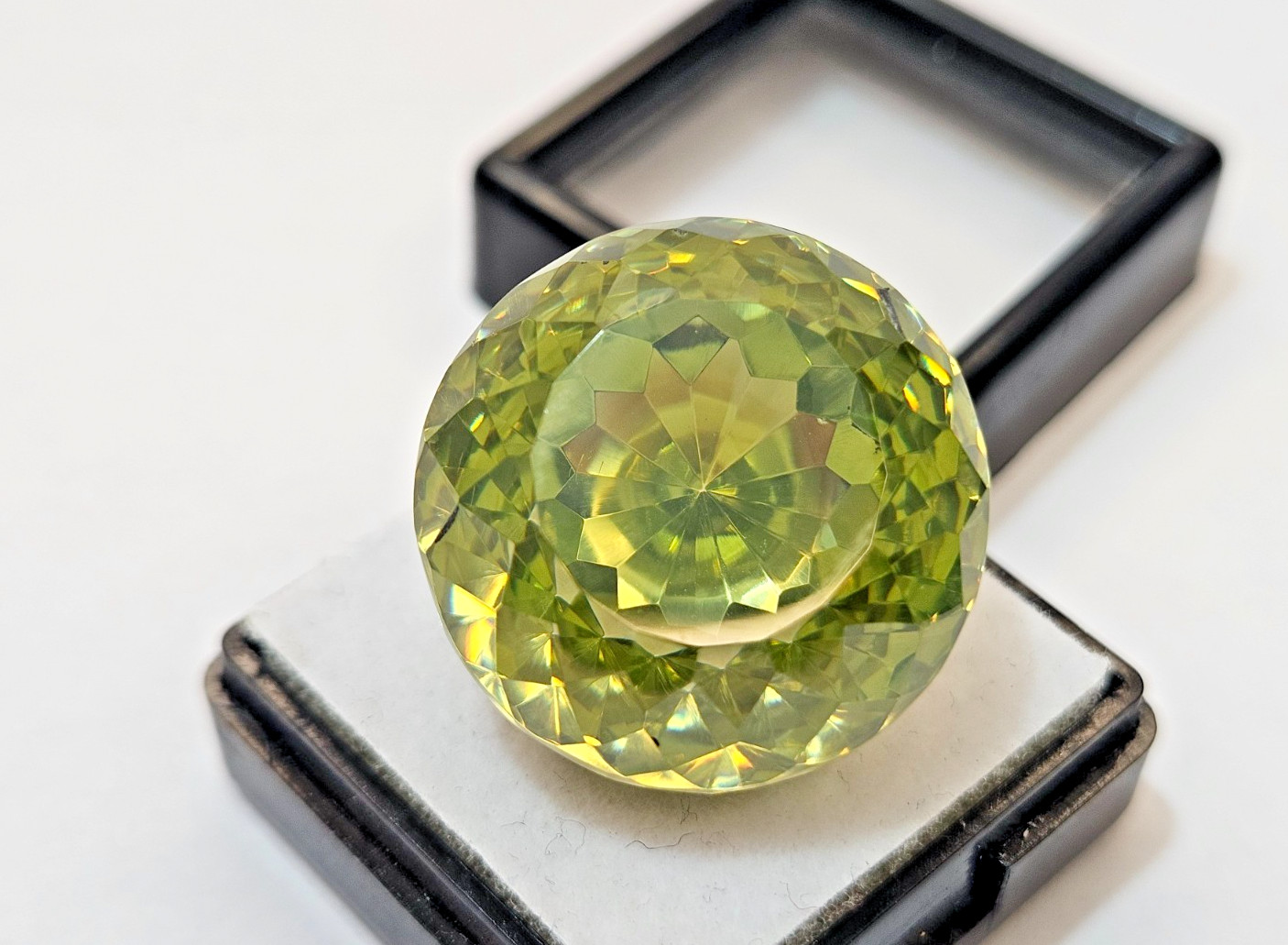 Cambodian Round Cut Green Zircon 105+ Ct Loose Gemstone For Pendant Making