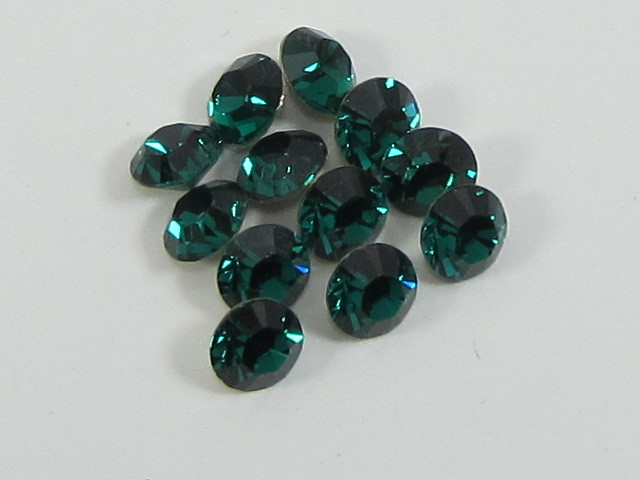 1gr 32pp EMERALD FOILED POINTED BACK European Rhinestones