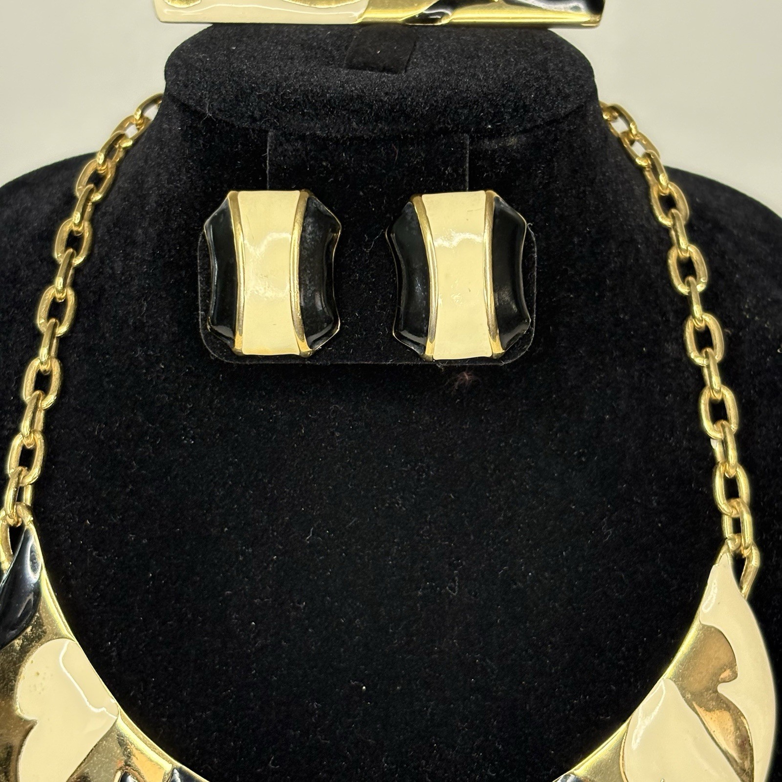 3 – VTG Monet Signed Black & Cream Collar Chocker, Earrings & Pin Set Goldtone