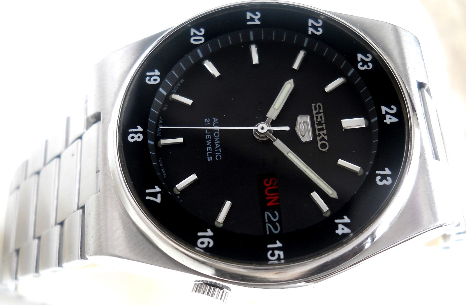 Vintage Seiko 5 Railway Time Automatic Japan Black Pristine 21 Jewels Men Watch.