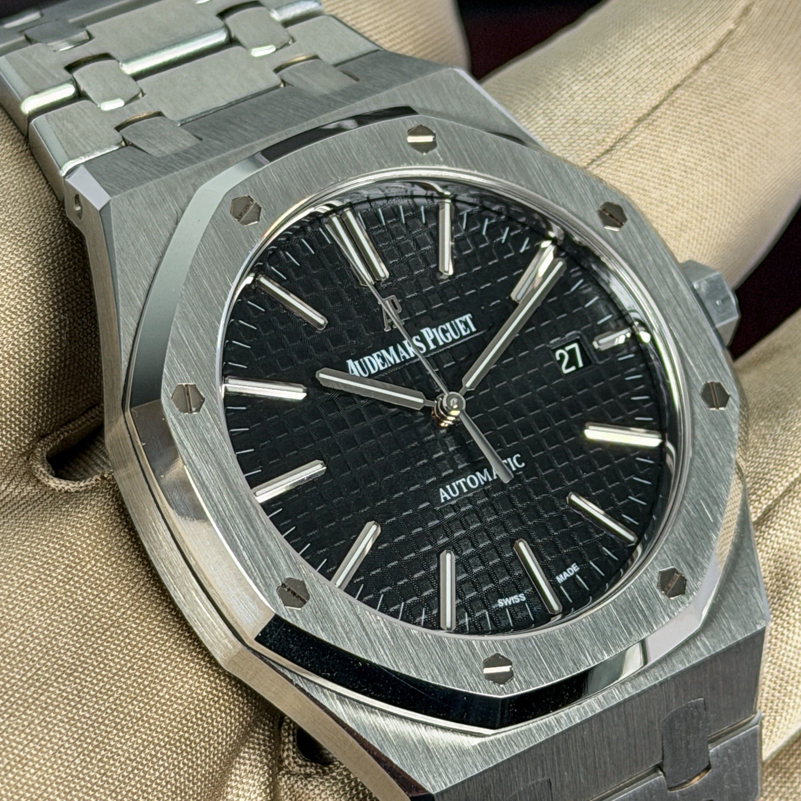 Audemars Piguet Royal Oak Men’s Black Watch – 15400ST Full Set All Links