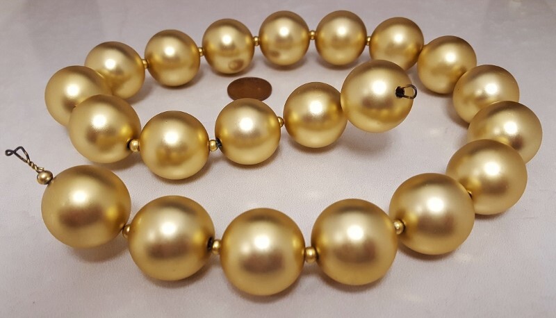 VINTAGE JAPAN GOLD MATTE ACRYLIC ROUND 22mm. BEADED 20″ LOOPED ENDS SECTION N548