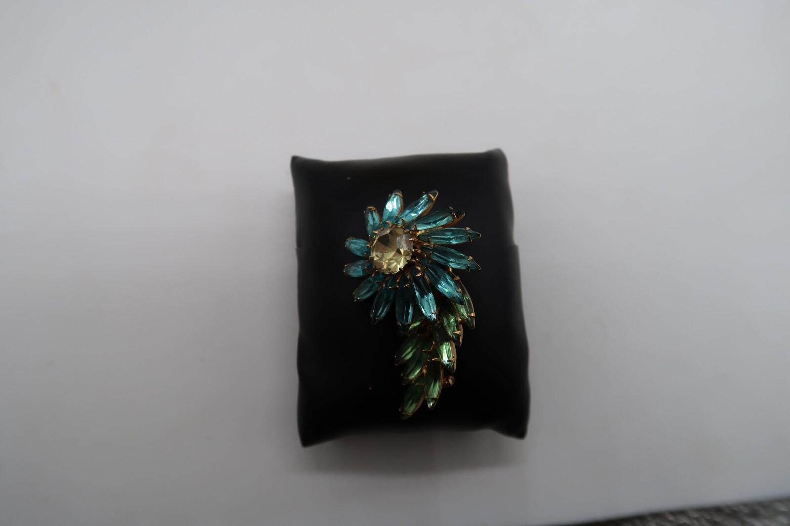 Vtg Blue Green Gold Tone Flower Rhinestone Brooch Prong Setting Fashion Jewelry