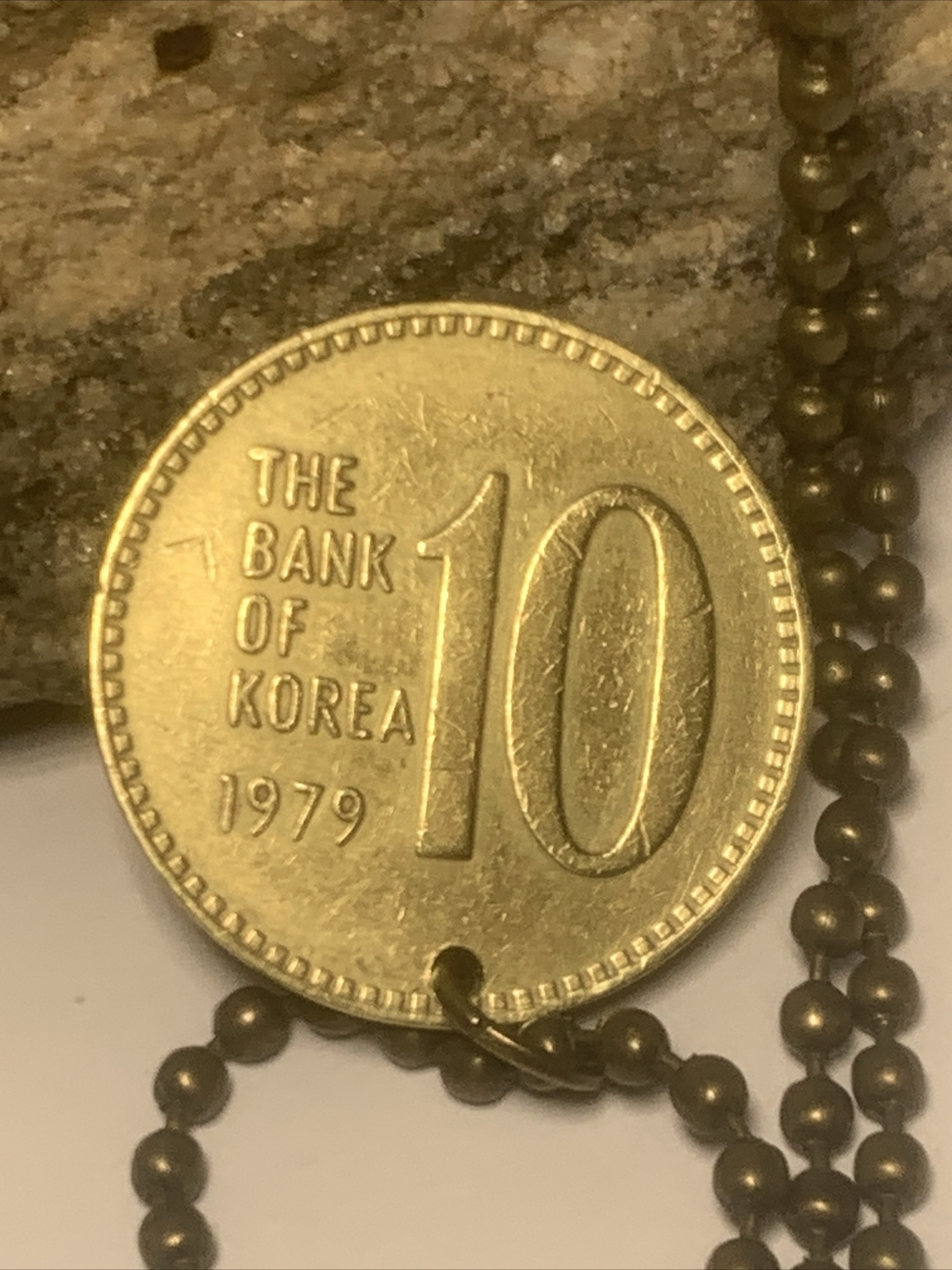 1979 South Korea 10 Won coin pendant Korean Dabotap Pagoda temple Seoul. A1