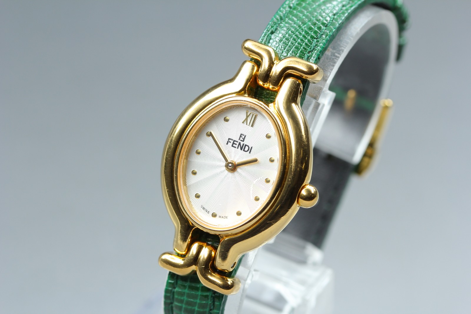 FENDI 640L Chameleon Change Green Belt Gold 24mm Women’s Quartz Watch Vintage