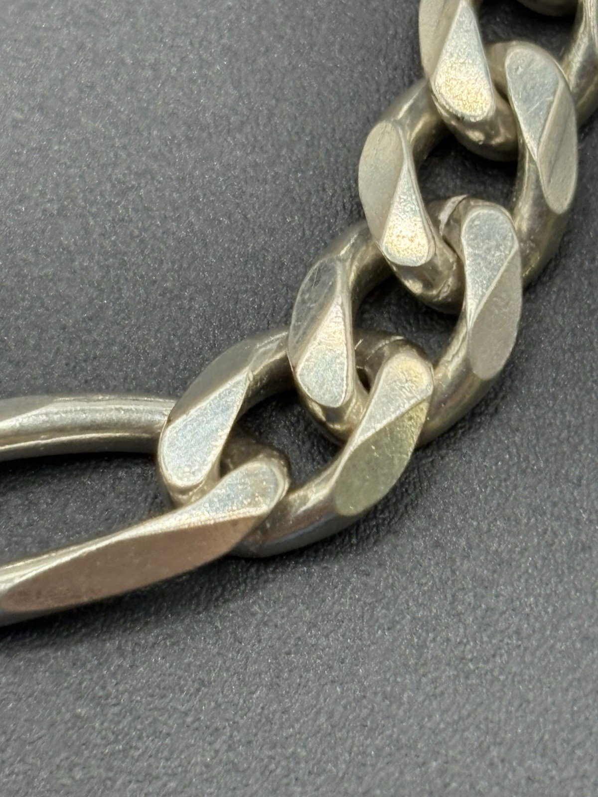 EUC 7″ Sterling Silver 8.7MM Fígaro 23 Grams Bracelet B24