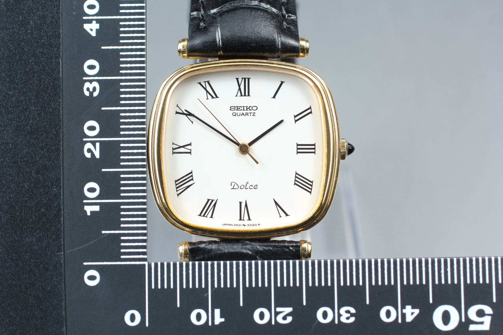 MINT SEIKO Dolce 5931-5400 White Dial Roman Quartz Mens Vintage Watch From JAPAN