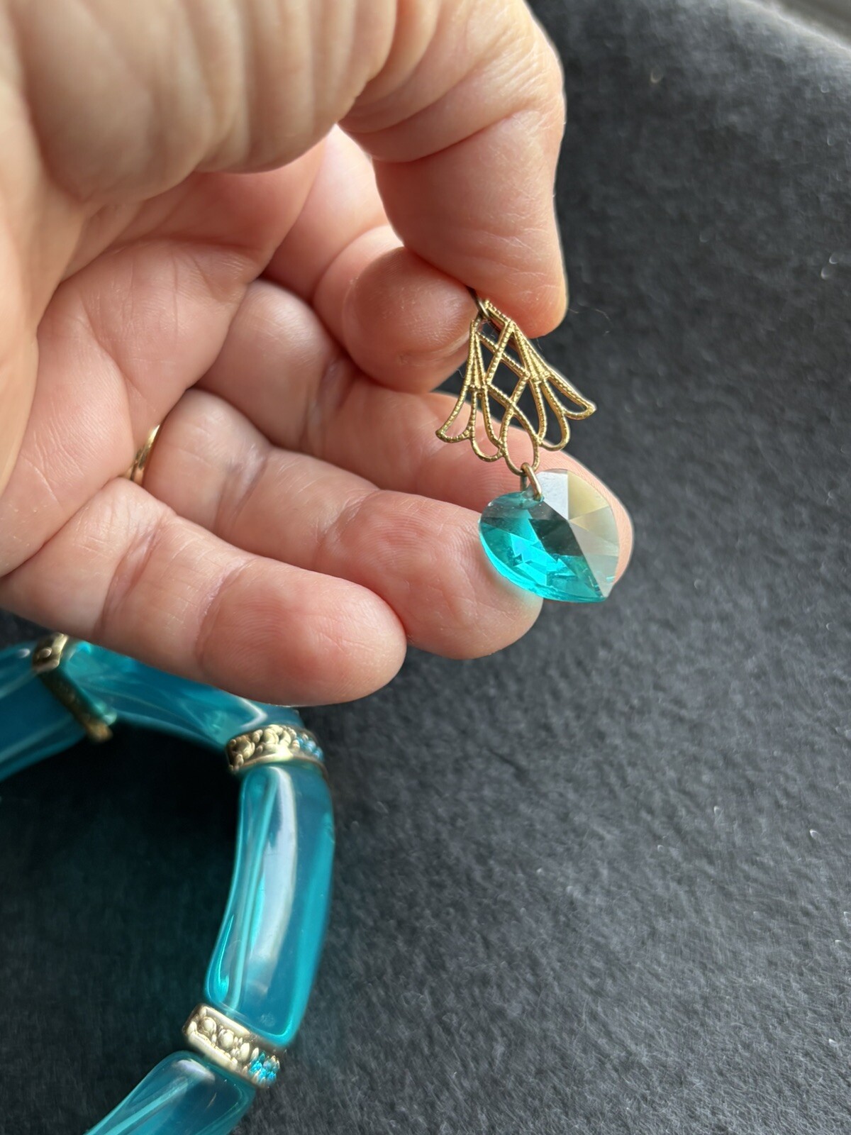 Vtg Bangle Resin & Rhinestone Bracelet W/ Heart Crystal Faceted Earrings Aqua