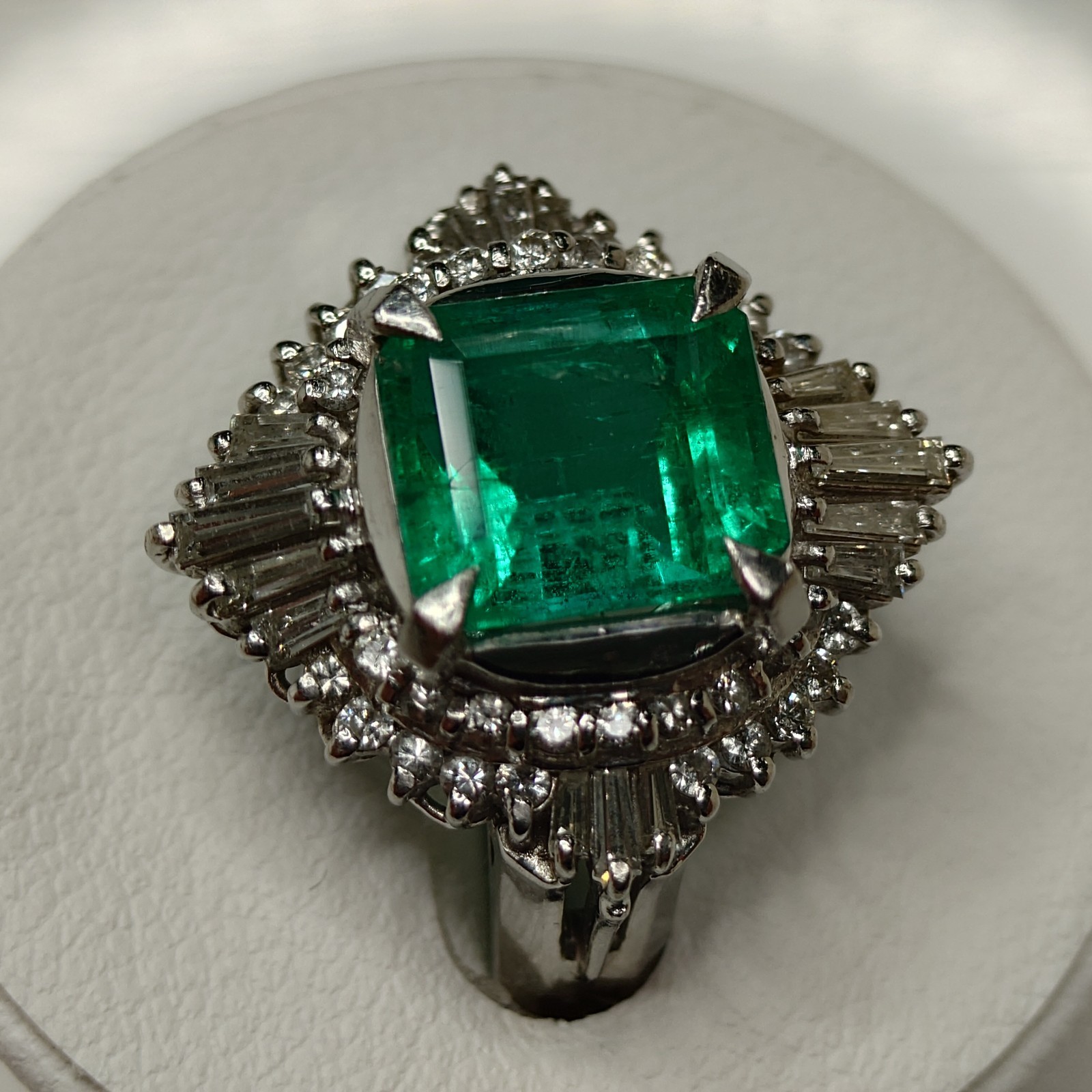 Emerald Ring, 900 Platinum RING Pt900 E2.16 D0.58 jew0006 Imported from Japan