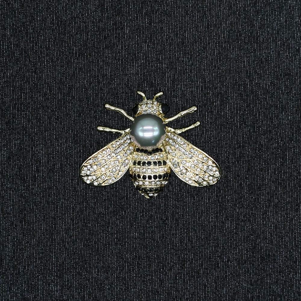 Charming Bee Pin Brooch – 14K Gold & Pearl Accents, Ideal for Everyday Elegance