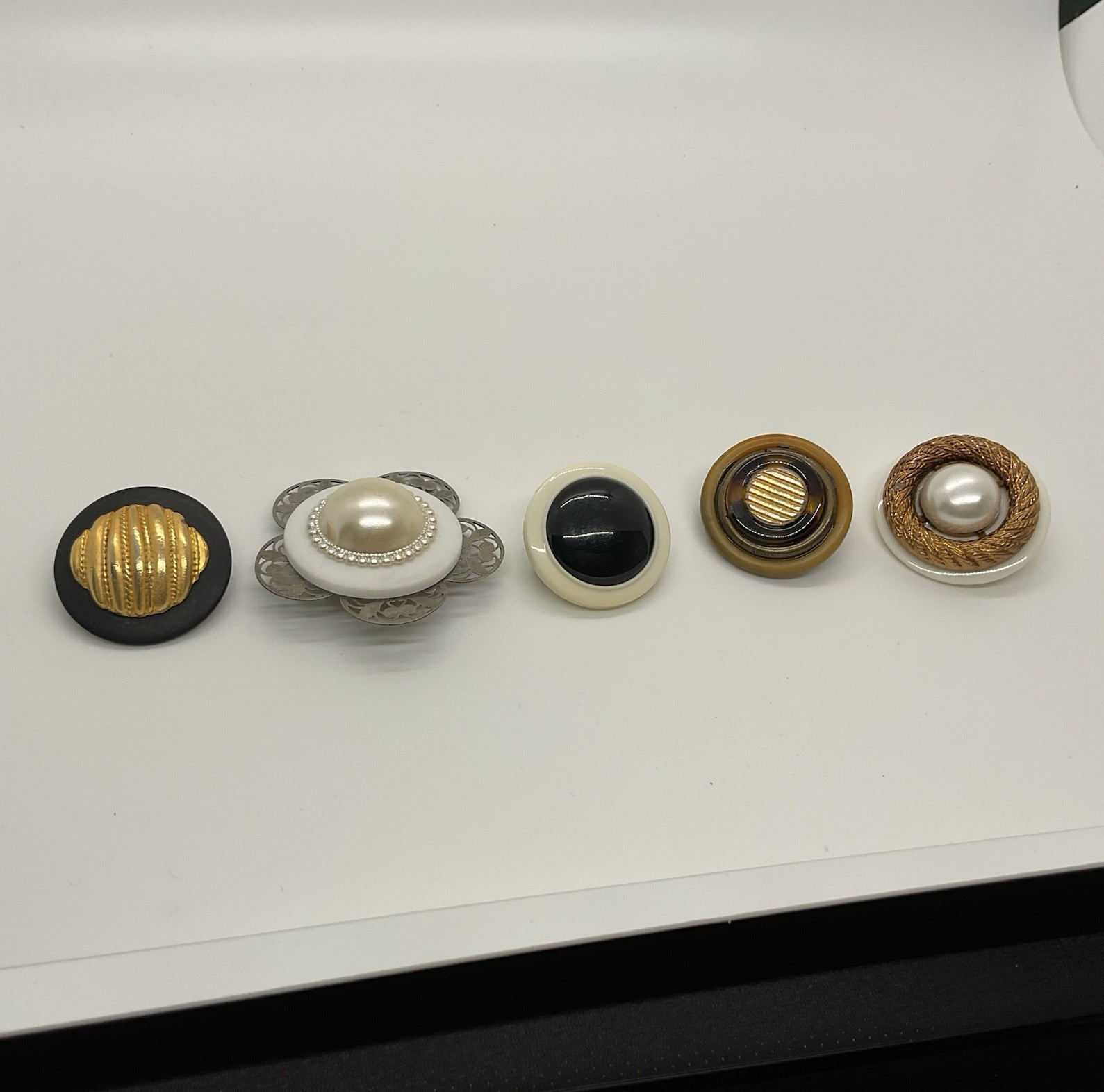 5 Vintage Button lapel pins