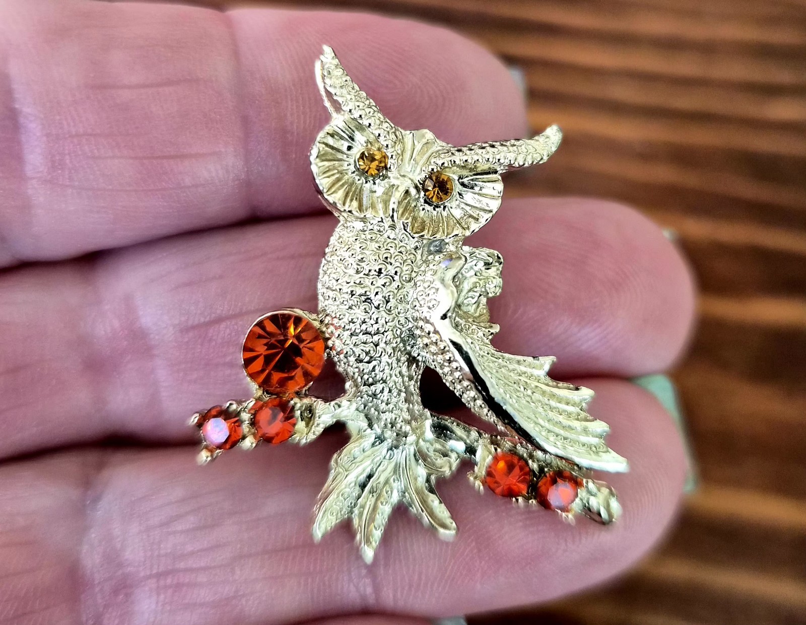 VTG Owel Gold Tone With Colored Stones