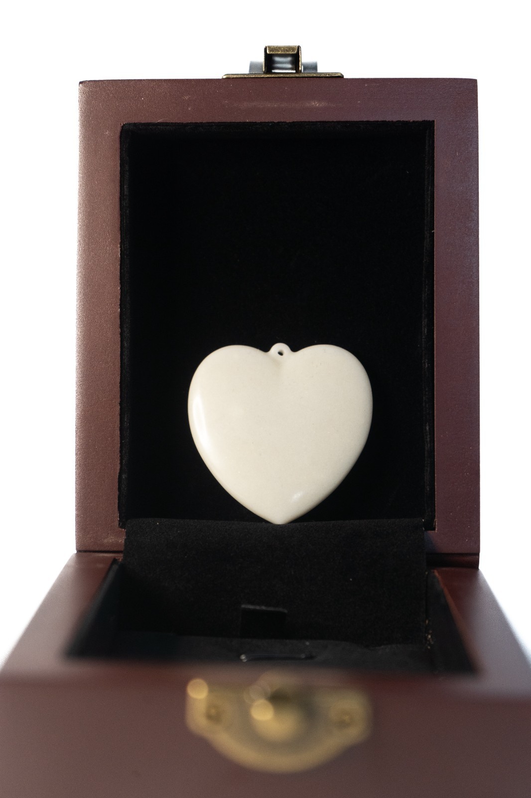 Beautiful Jade Artefact – with Golden Era’s Guarantee of Authenticity.