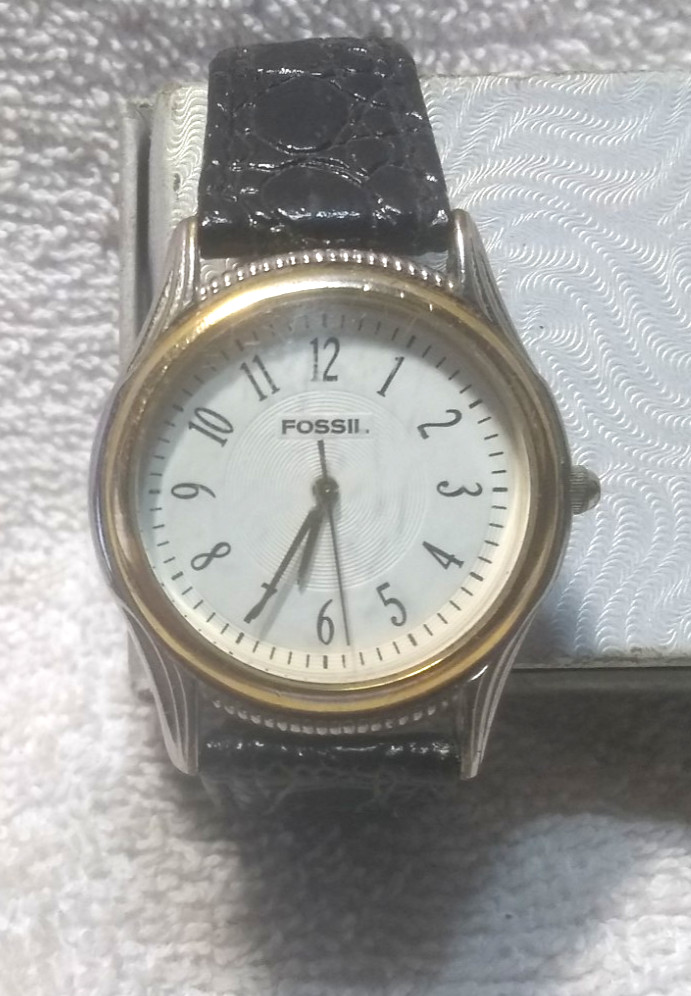 Fossil Authentic EC-8734 Quartz Watch White Dial Black Leather New Bat Works !!!