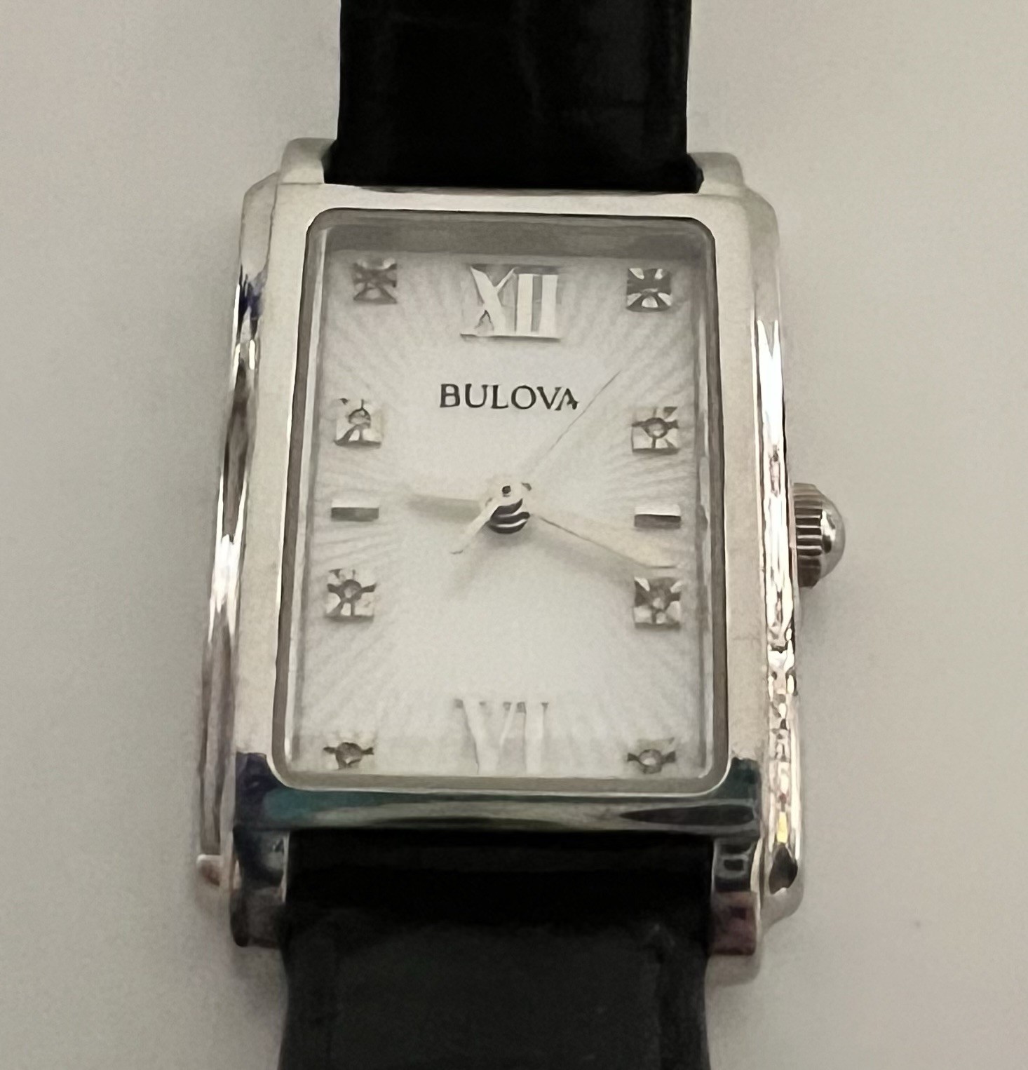 Bulova w/ Sapphire Crystal & Genuine Leather Band. Case 21.5 mm/band 6.5 Inches