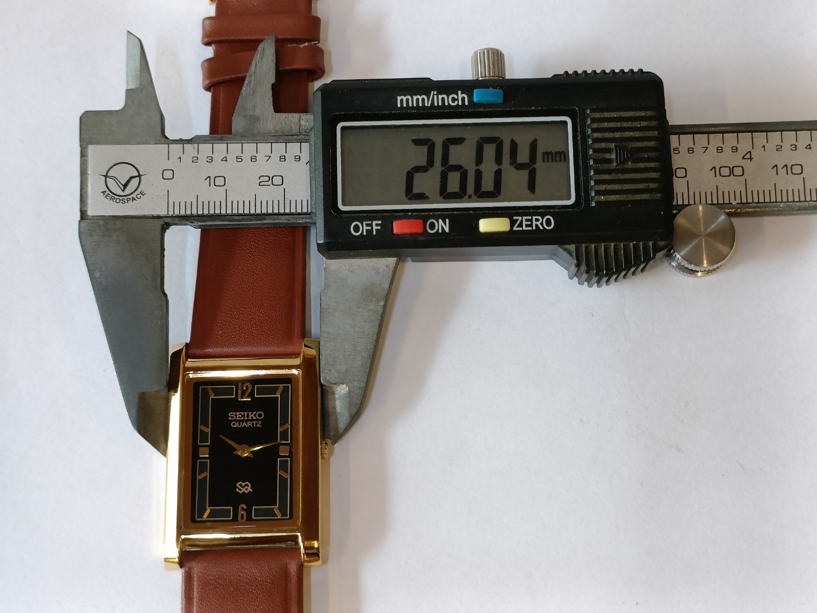 VINTAGE SEIKO SLIM QUARTZ BLACK DIAL JAPAN MEN’S WORKING DRESS WATCH