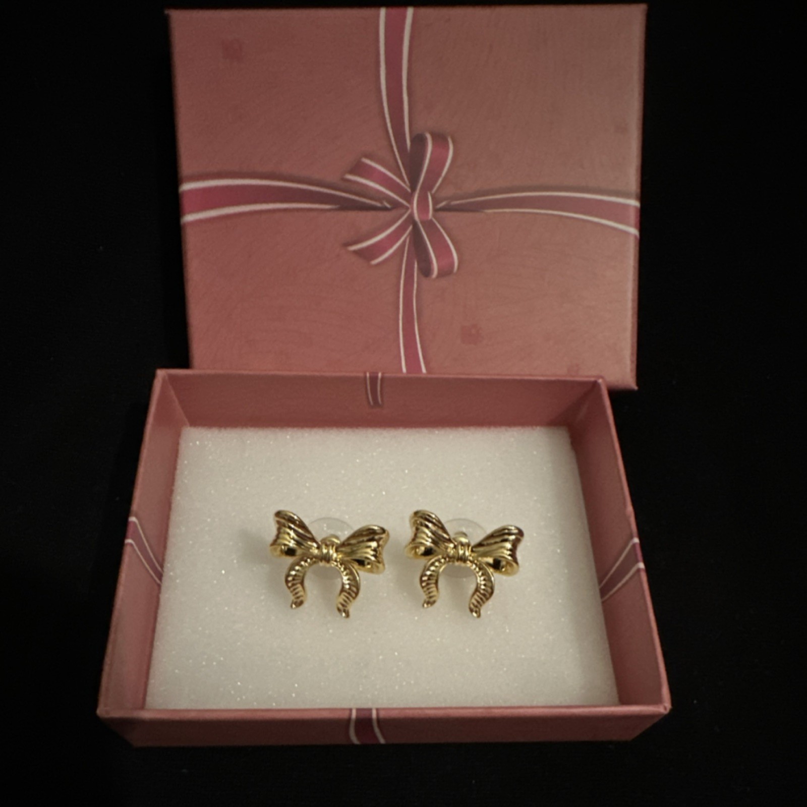 Gold Bow Shape Stud Metal Earrings No Stone Fashion Beauty Lobe Undated Gift Box