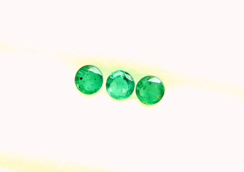 Natural Round Green Emerald 3 Pcs lot 0.59 Ct Tol, 3.5 x 2.1-2.3 MM ( WxD )