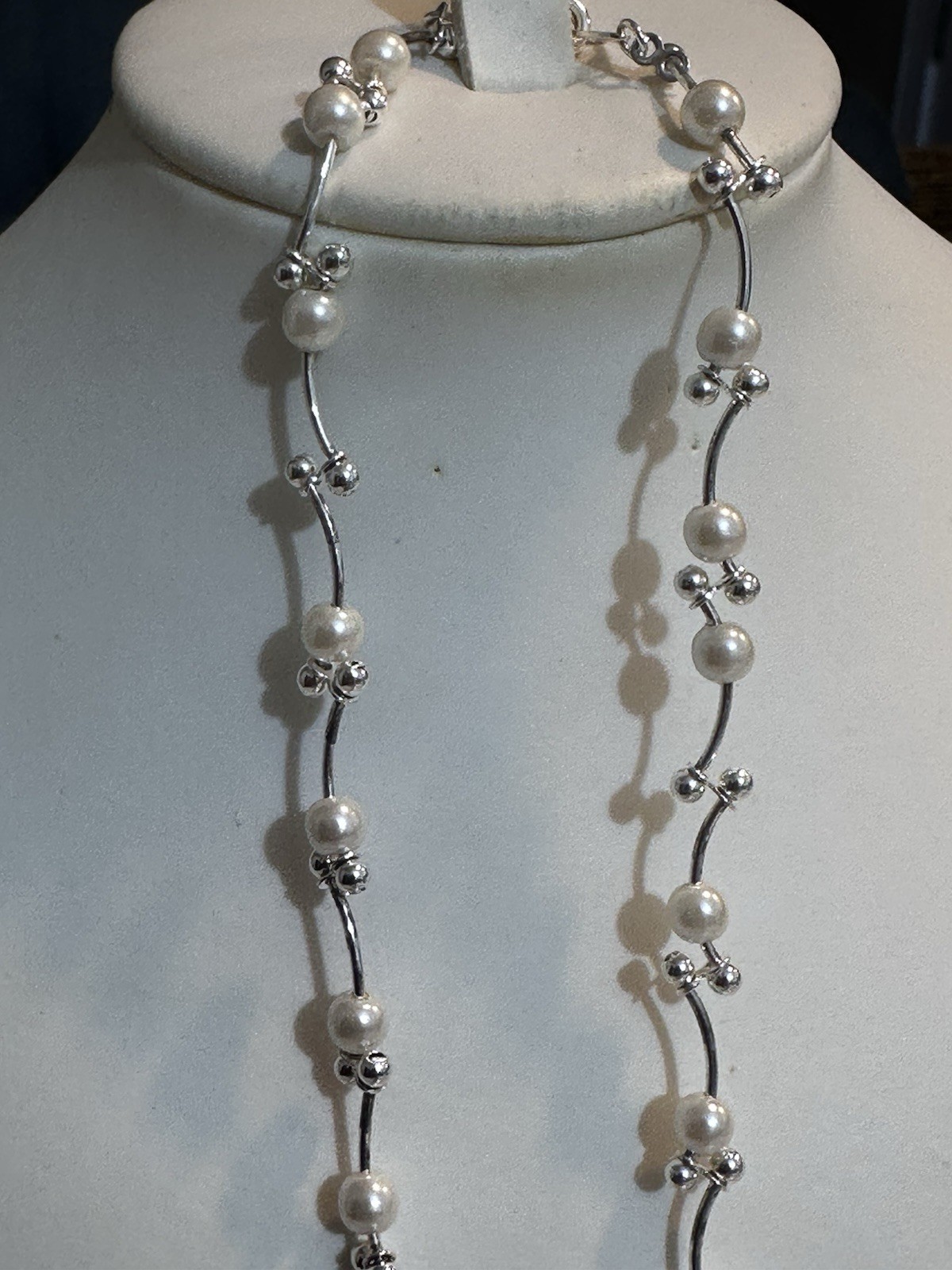 Elegant Twisted Faux Pearl Necklace with Silver-Tone Finish