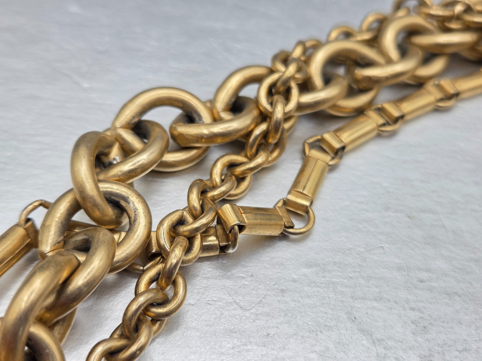 Vintage Signed DKNY Donna Karan LOGO MEDALLION Gold tone Chain Necklace 16″