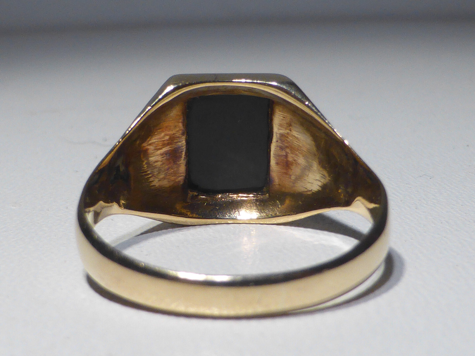 9ct Gold Signet Ring Jet UK Hallmark 1969 AJ Size T 1/2 Boxed