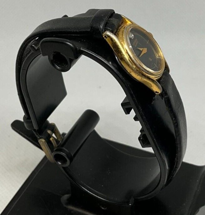 Vintage Citzen womens watch, normal wear/age, runs and looks good, great value