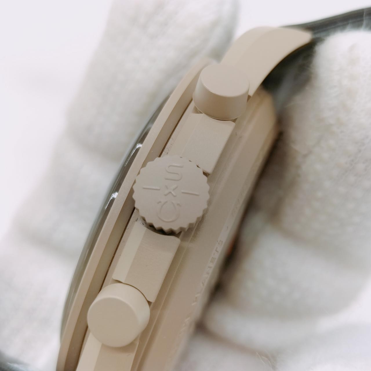 Omega x Swatch MoonSwatch SO33C100 Bioceramic Quartz Japan
