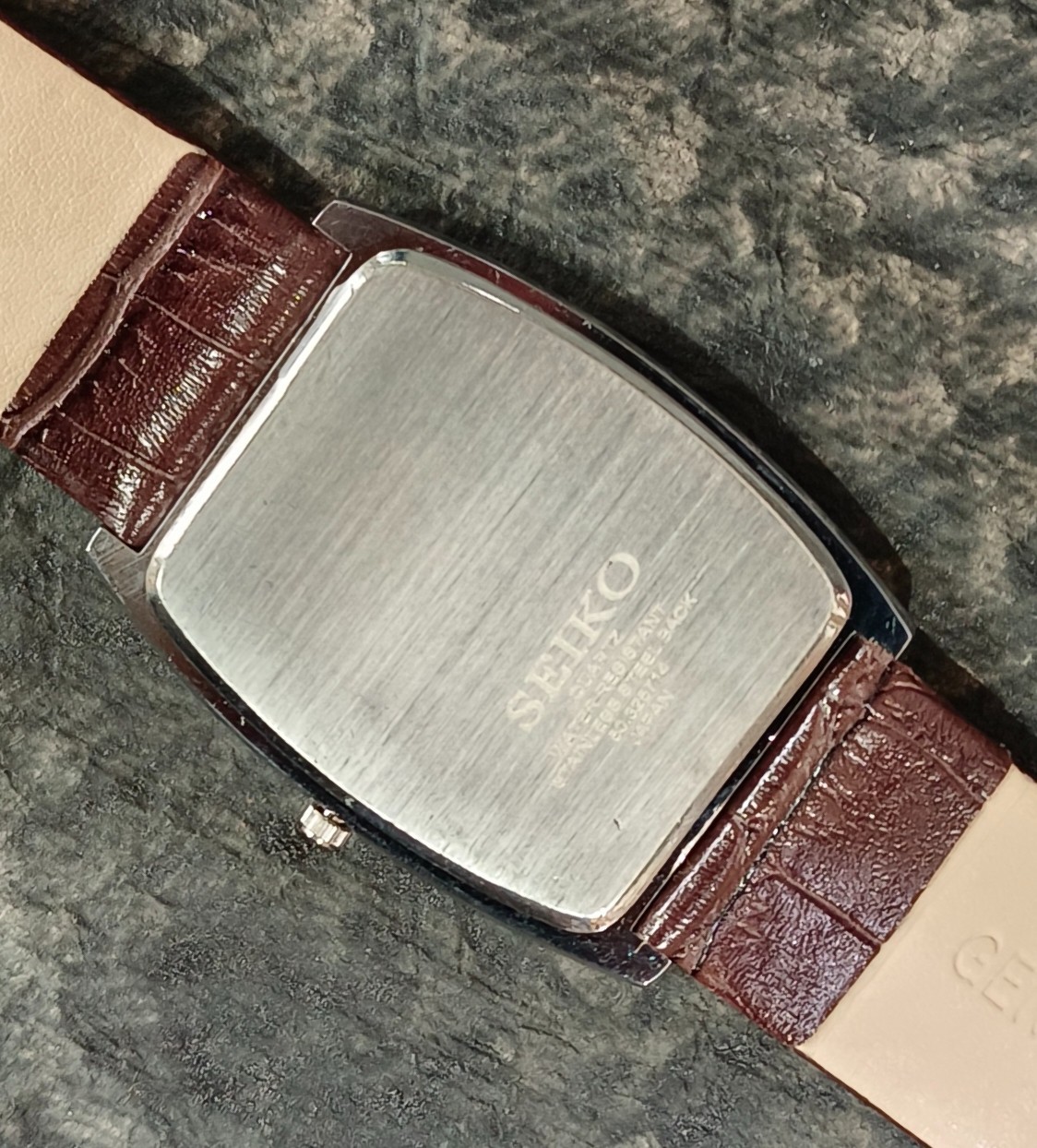 Vintage Seiko Quartz Slim Dress Watch Two Hands Classic Men’s Wristwatch