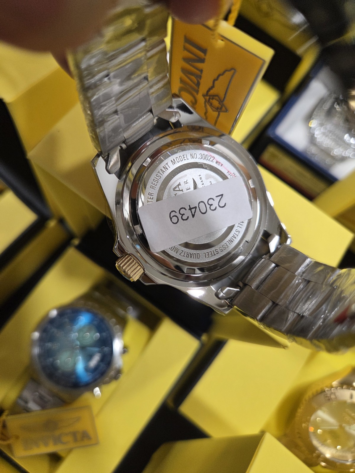 Invicta Pro Diver Currentwave Men’s Watch – 43mm. Steel, Gold (30022), Box