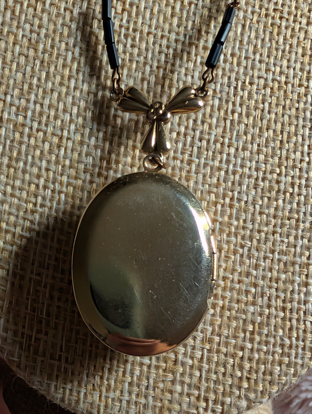 Vtg 1928 Jewelry Co Floral Locket Necklace Long 30″ Black Rose Bead