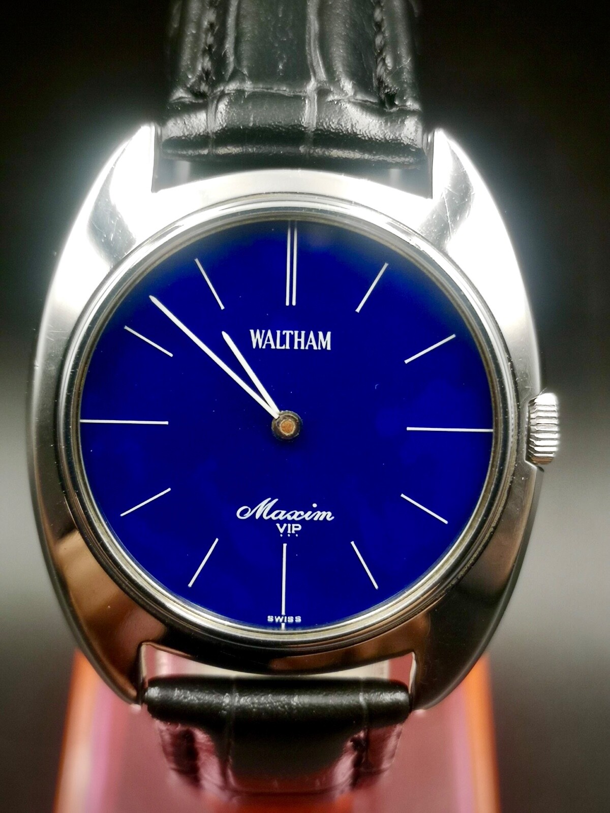 Vintage And Rare WALTHAM Maxim VIP Hand-Winding Unisex watch. 17 Jewels.