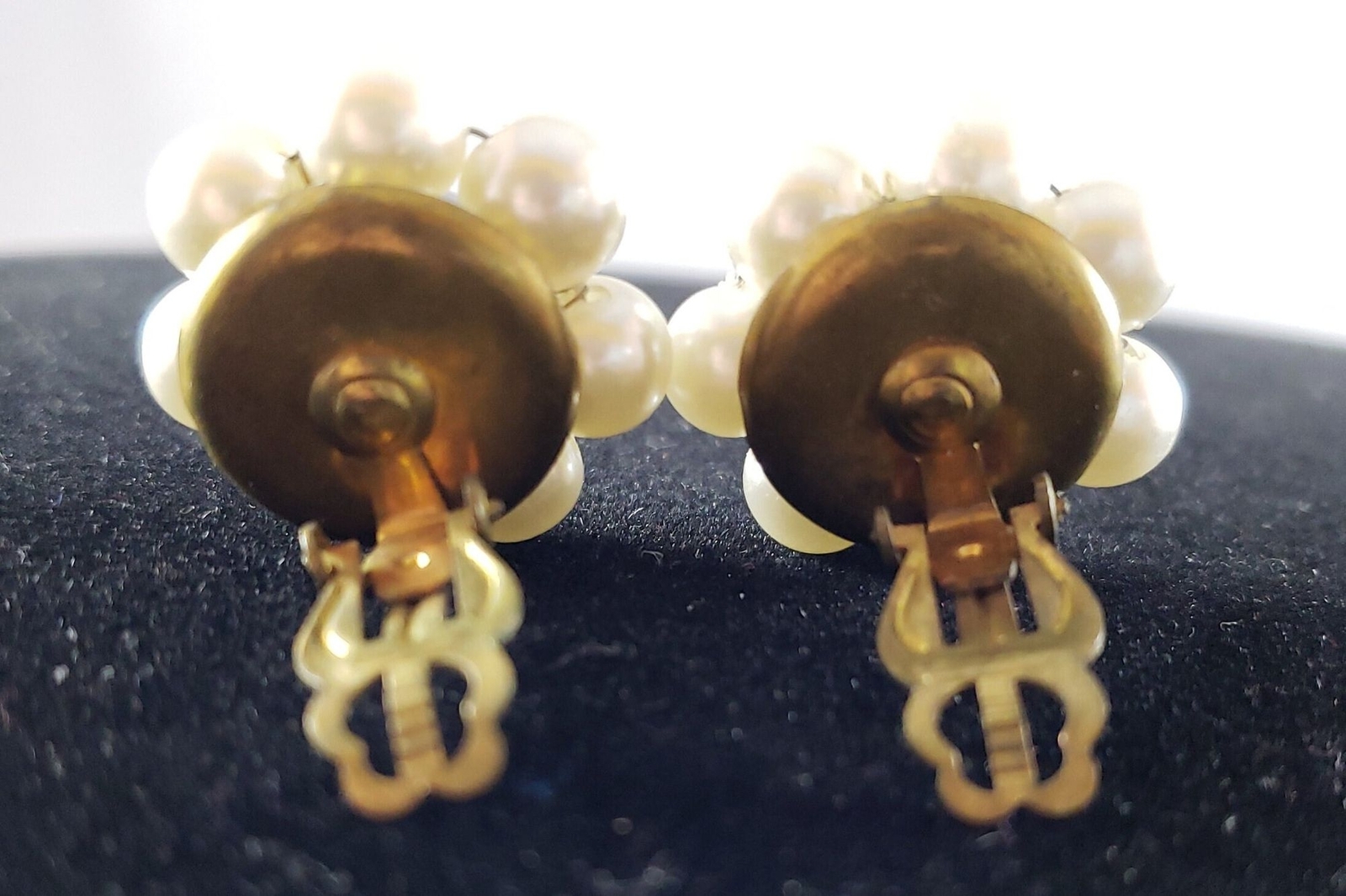 Vtg Unsigned Clip On Earrings Cluster White Faux Pearl Clear Beads Made In Japan