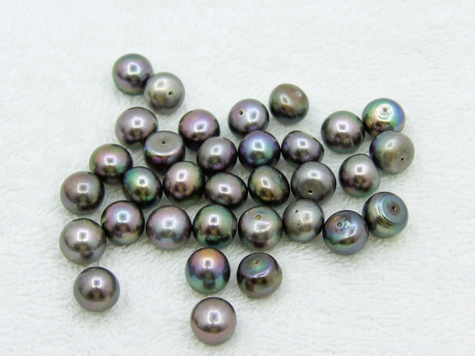 1pc. Dark Peacock Half Drilled Freshwater Button Pearl Beads 10.2-10.6mm LB-C1