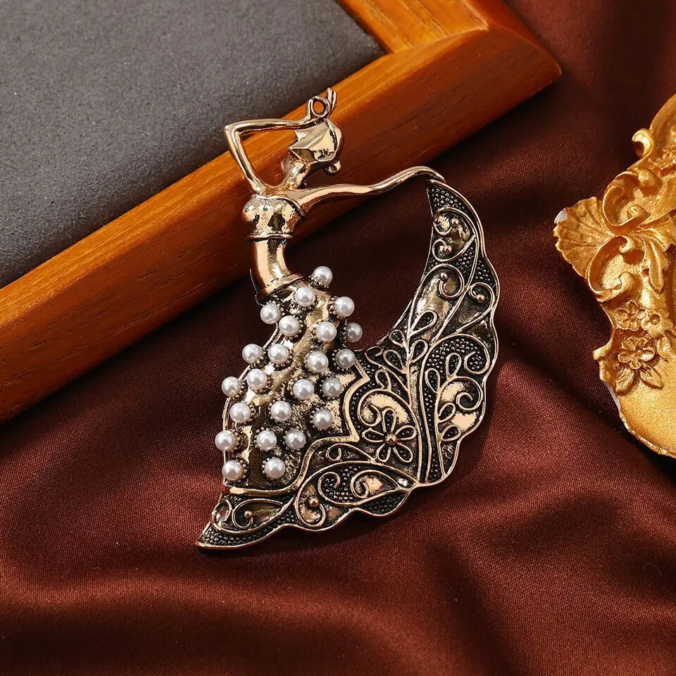 Vintage Women Men Fashion Dancer Pearl Crystal Pin Lady Banquet Accessories