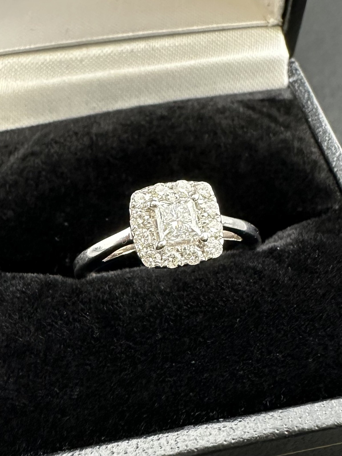 14k White Gold Diamond Halo Ring 0.58ctw 0.33ct Center 1.90dwt 3.0g