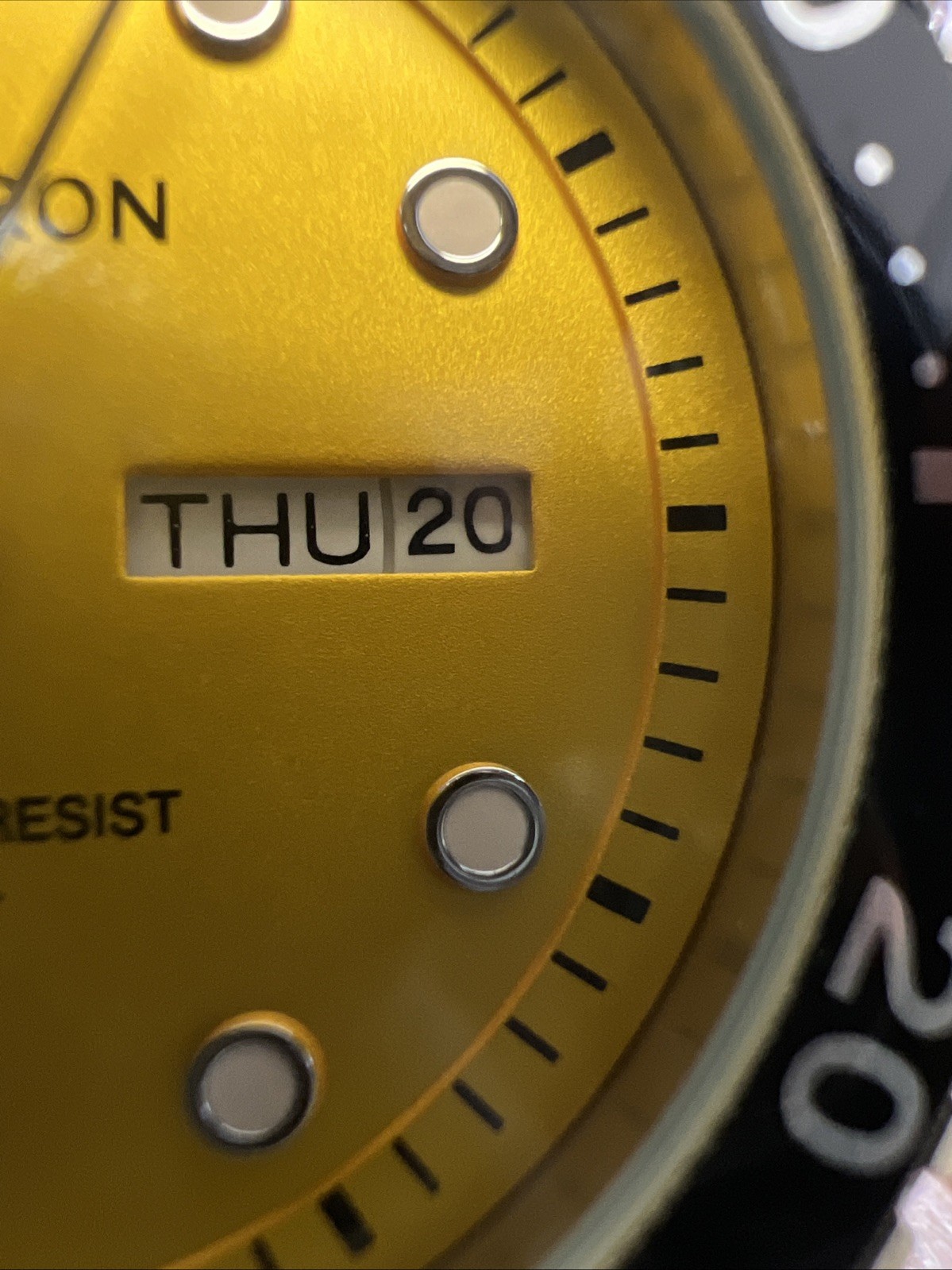 Armitron 20/5582SV Yellow Day Date Watch❤️Diver Style 165ft👍NICE(BNS)🔥