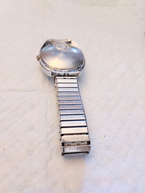 Vintage Timex Electric Dynabeat Mens Watch All Silver Tone With Day-Date SS Band