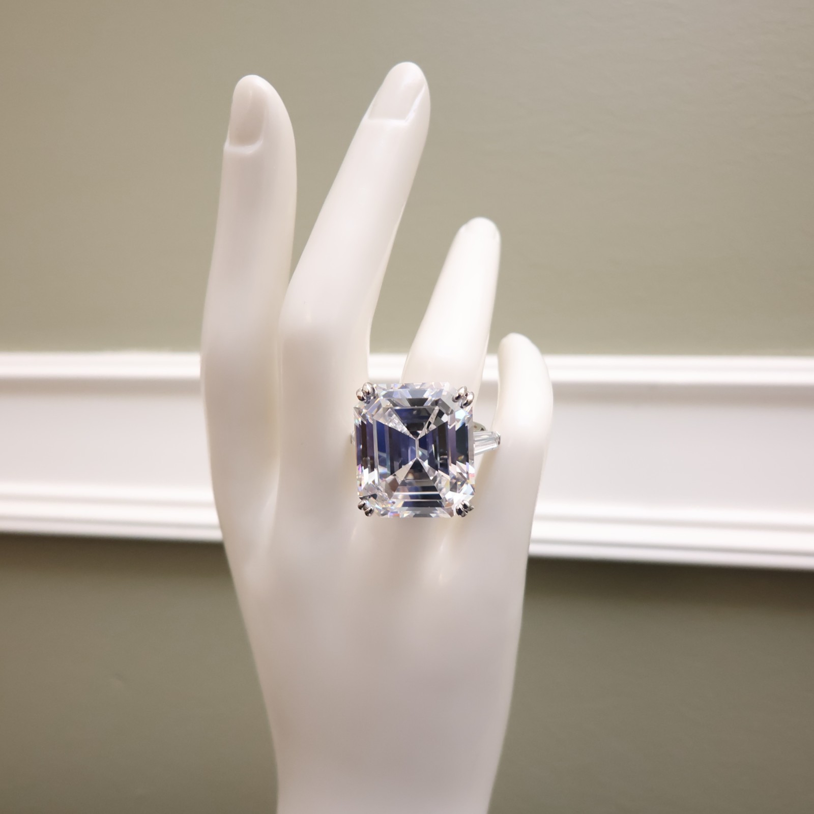 Elizabeth Taylor ring Asscher cut clear crystal silvertone signed Size 7