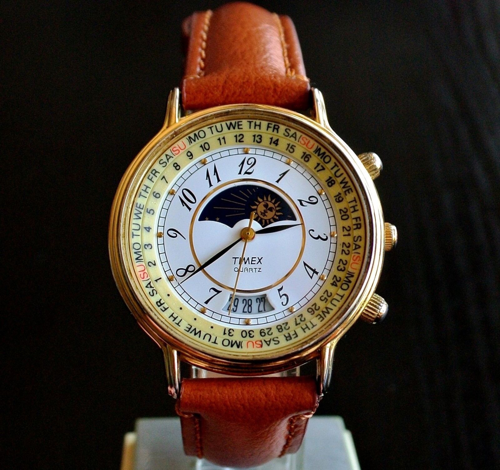 VINTAGE TIMEX SPORT CALENDAR DATE MOON PHASE QUARTZ MEN’S GOLDEN LEATHER WATCH