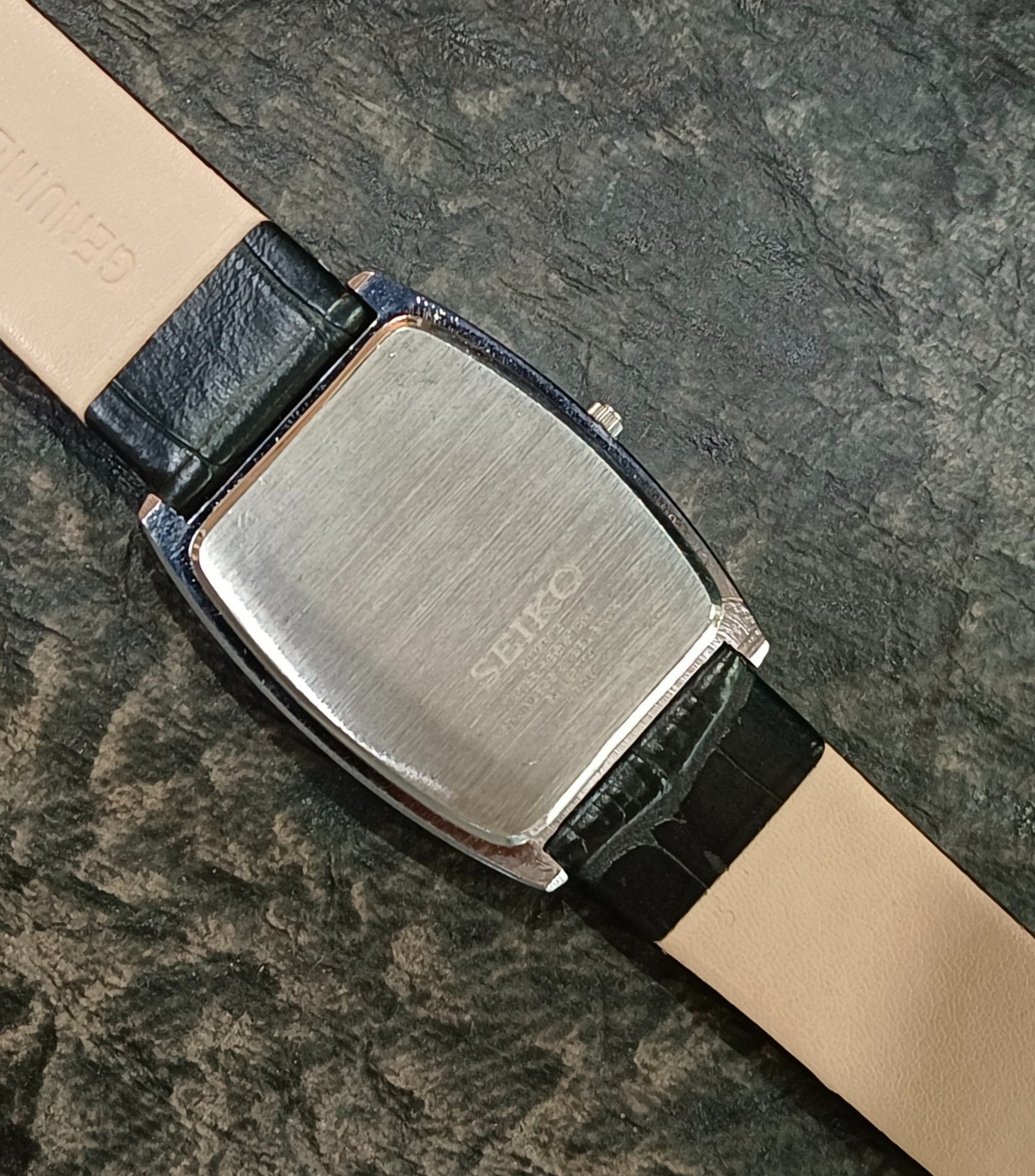 Seiko Slim Quartz Men’s Dress Watch Classic Two Hands Vintage Wristwatch
