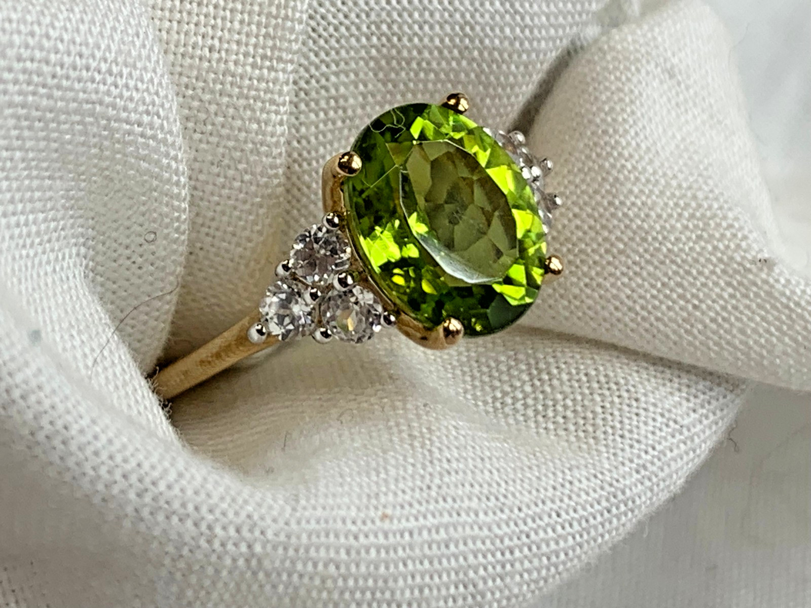 10K Yellow Gold Ring 2.52g Fine Jewelry Size 7 Band Green Peridot Color *READ*