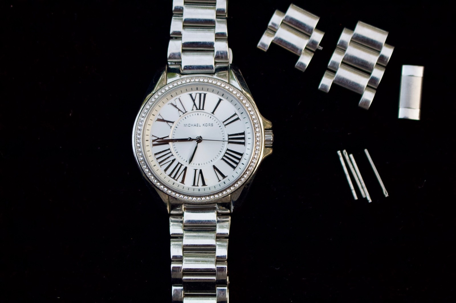Michael Kors Silver Tone Crystal Bezel Roman Dial Women’s Watch Extra Links