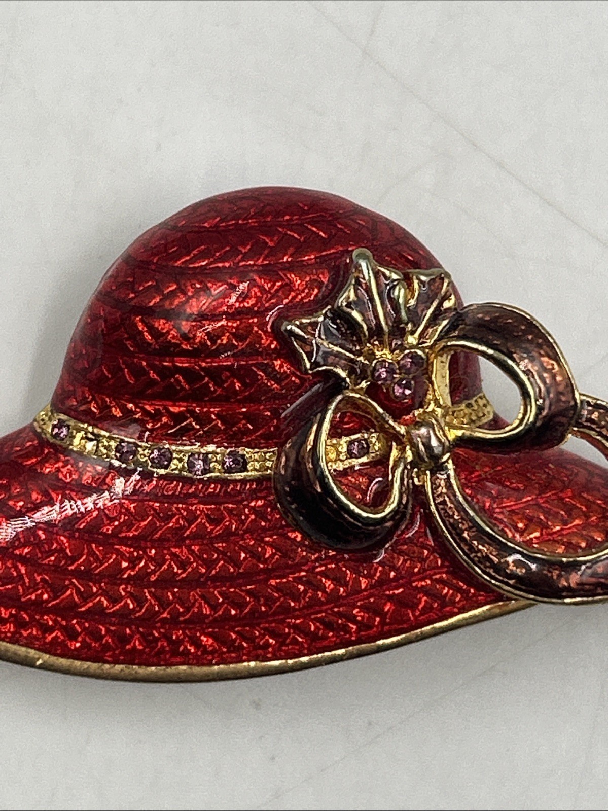 Red Hat Society, pin or pendant Purple Bow, gold tone 2″