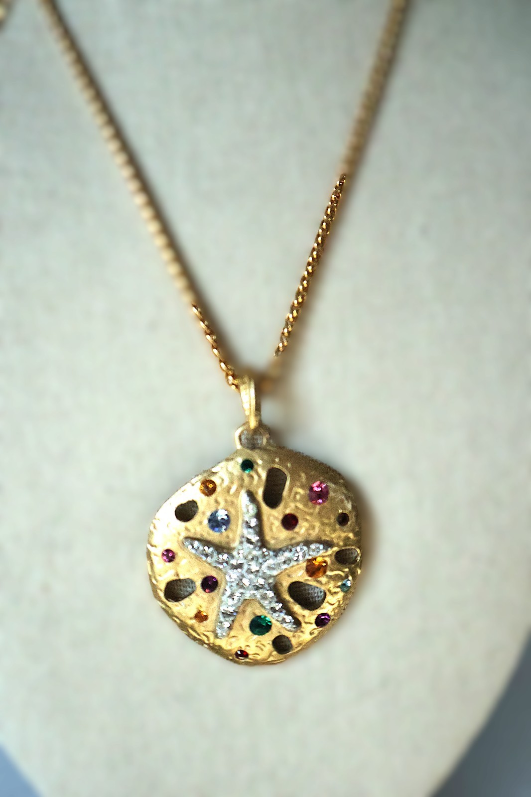 KJL Kenneth J Lane Necklace Starfish Sand Dollar Crystal Gold Plated 18″ N866