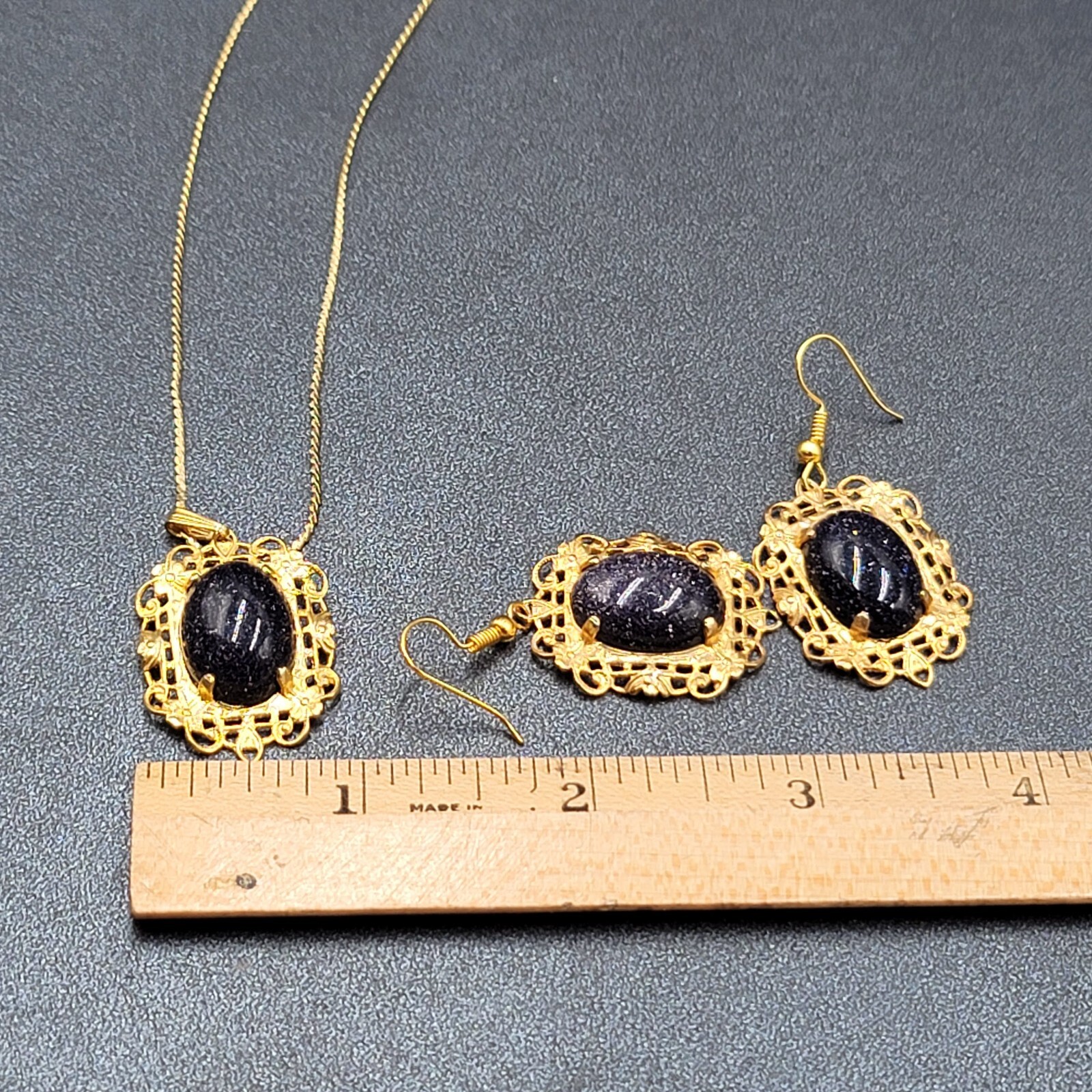 Necklace Earrings Set Gold tone Purple Sandstone Oval 16.5″ Chain Earrings 1.25″