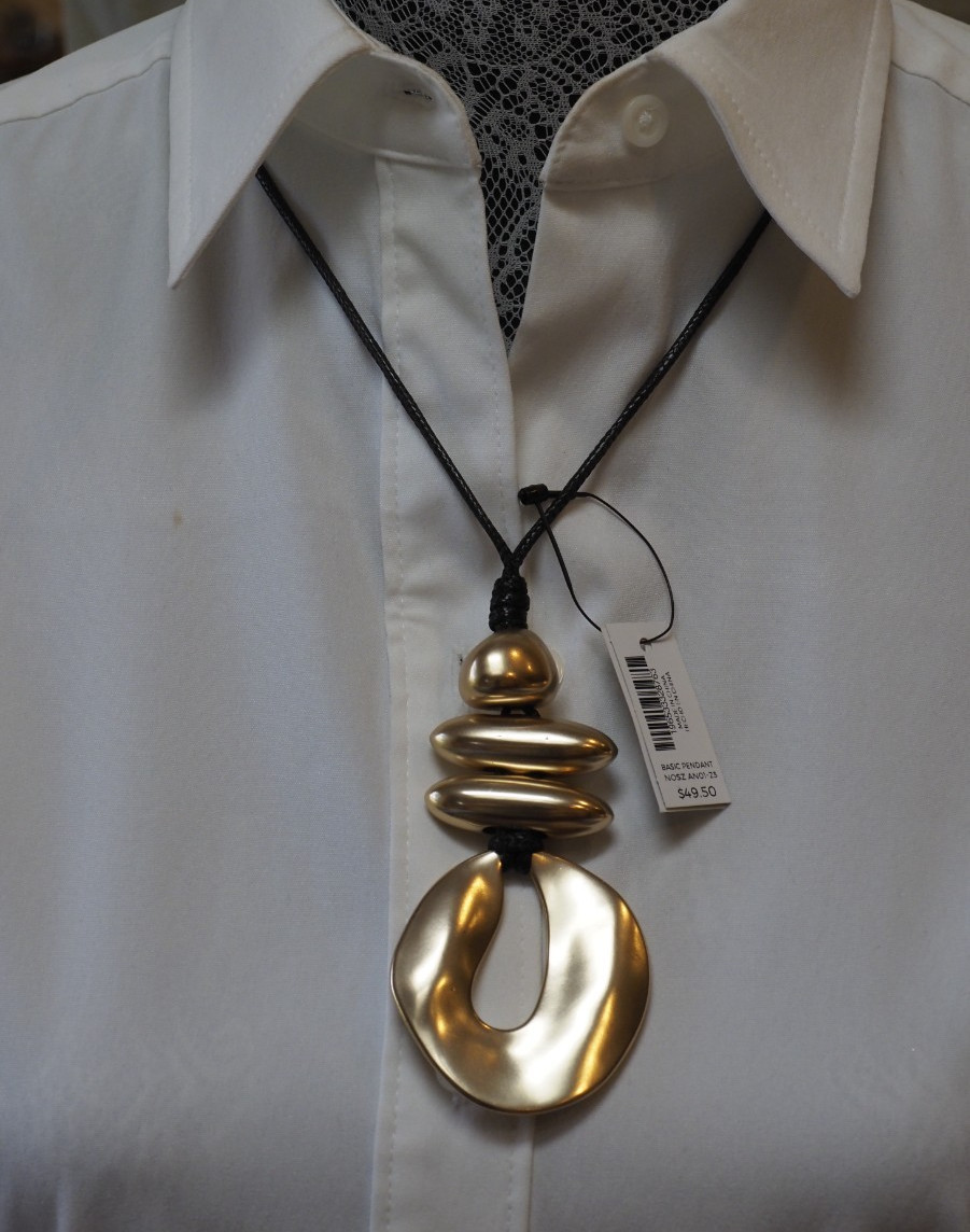 NWT Chico’s Gold Tone Pendant Necklace Adjustable Contemporary Chic Jewelry $49