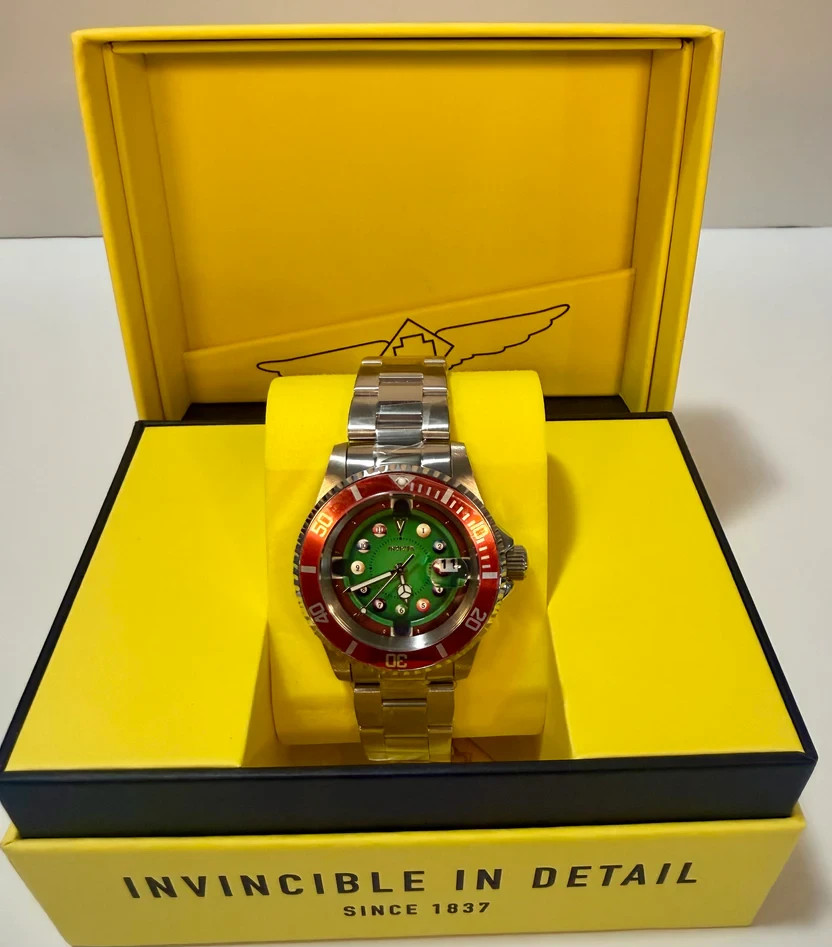 Invicta Pro Diver House of Cards 50523 Men 40mm SS Case Band Green Red Dial 200M