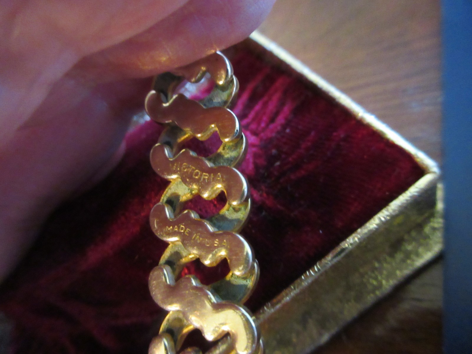 Vintage 1940″s WW11 Sweetheart Expansion Bracelet Victoria Gold Filled w/Box