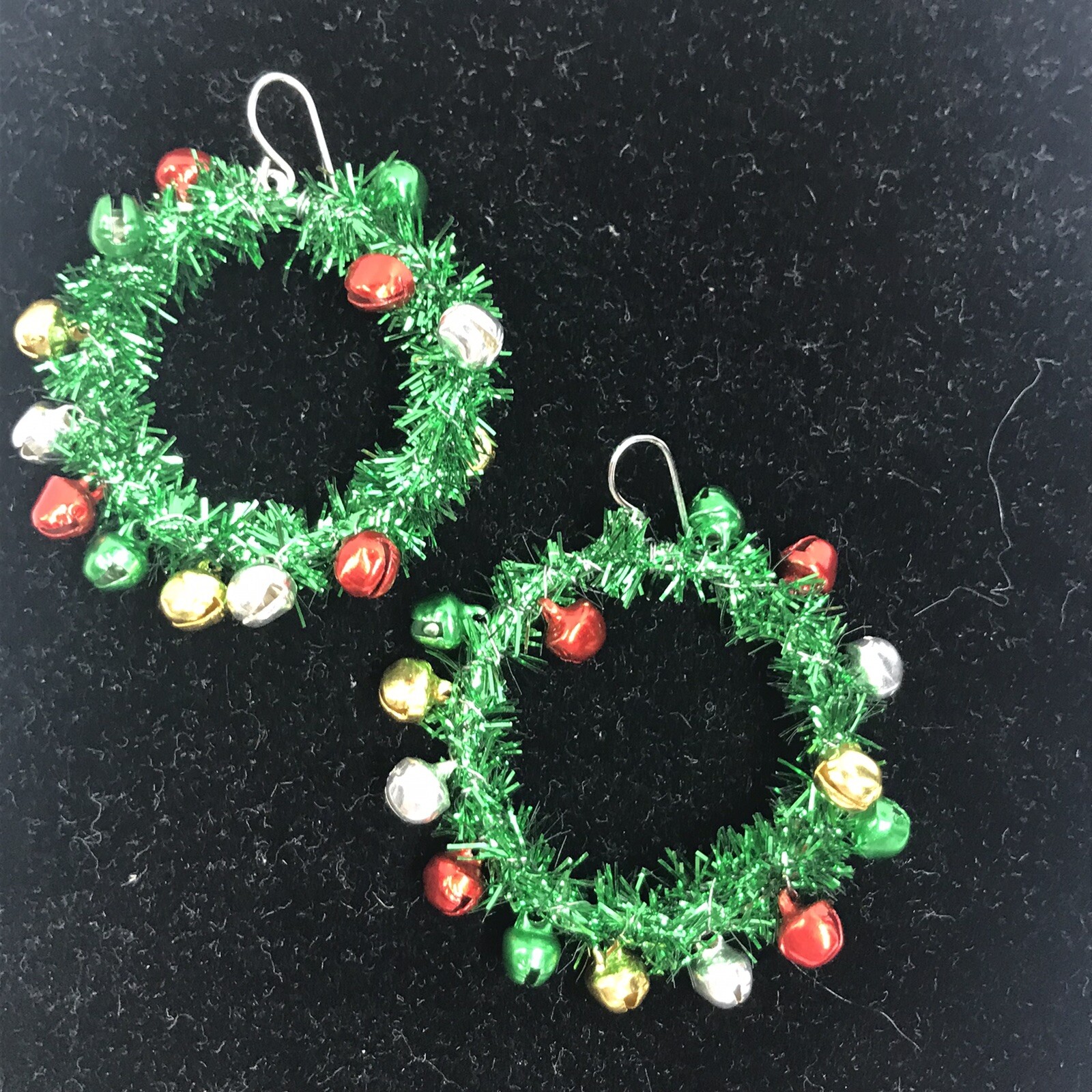 Green Tinsel Loop Hoop Christmas Wreath Earrings New Mini Jingle Bells Holiday