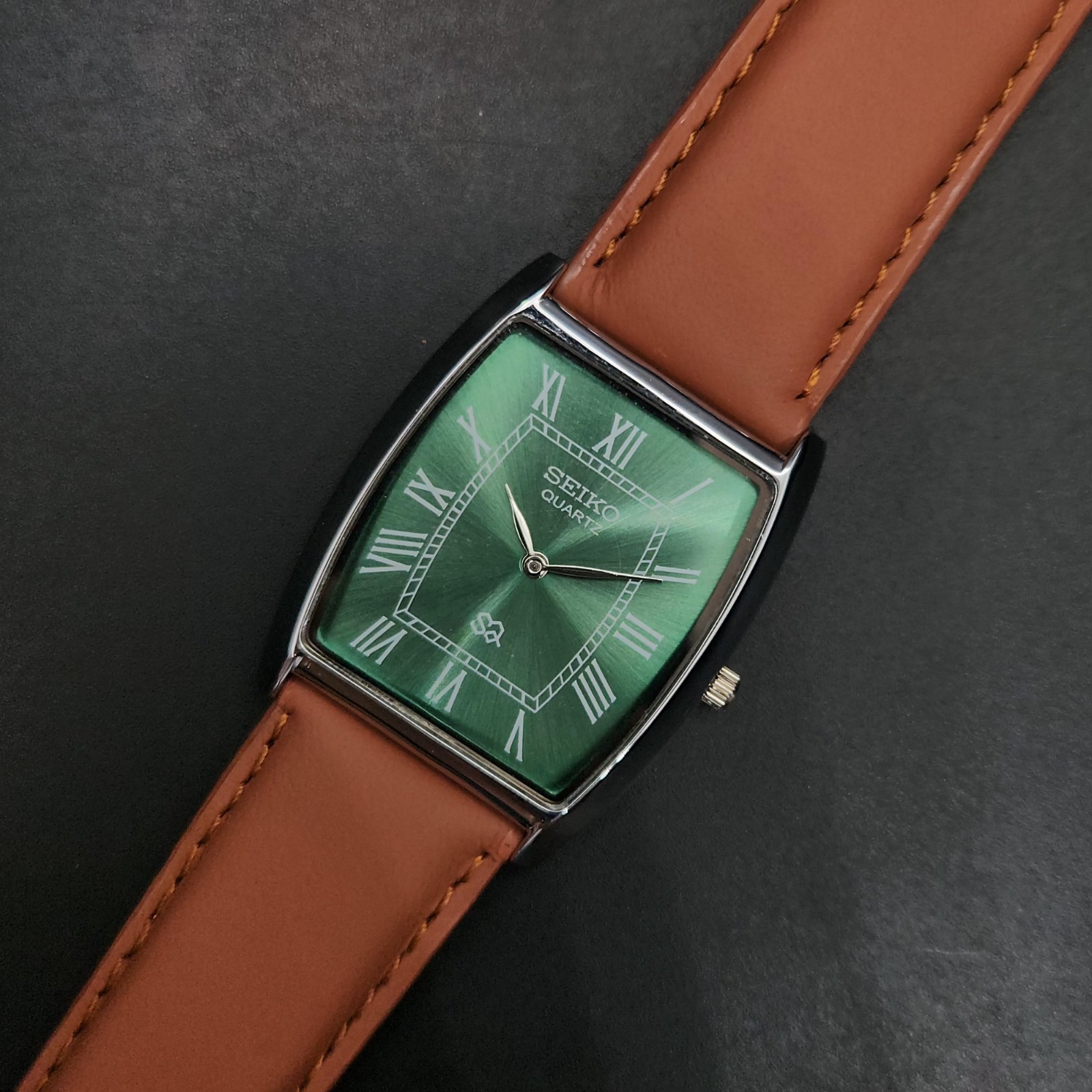 Vintage Seiko Slim Quartz Barrel 30MM Mens Wrist Watch – Comes With New Battery